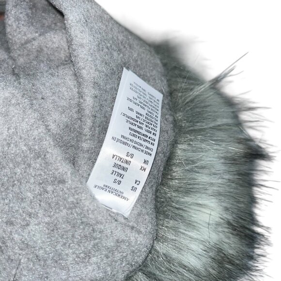 American Eagle outfitters gray AS NEW cable knit sweater faux fur Trapper hat - Picture 3 of 4